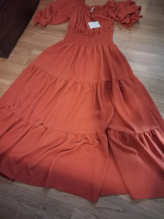 Vestido largo naranja con volantes