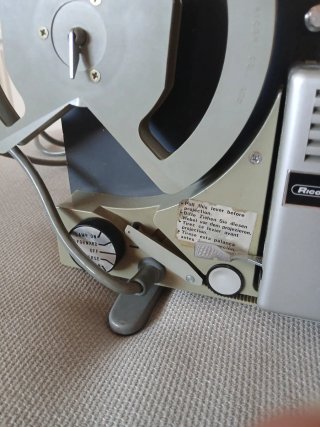 Proyector de cine gris