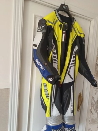 Mono de piel de vacuno Berik negro y amarillo