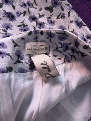 Conjunto floral Pull&Bear blanco y morado