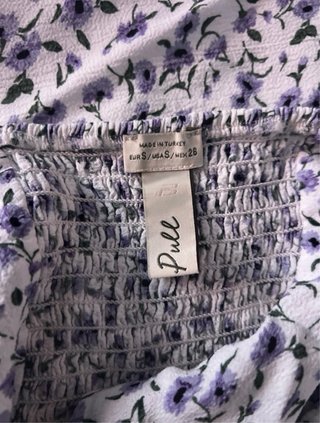 Conjunto floral Pull&Bear blanco y morado