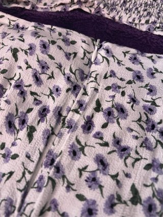 Conjunto floral Pull&Bear blanco y morado
