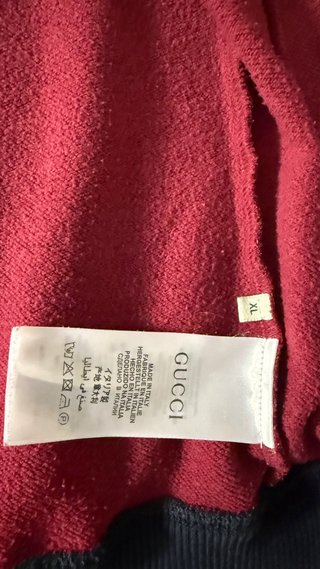 Chaqueta Gucci con cremallera y estampado
