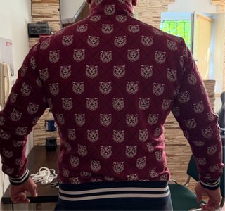 Chaqueta Gucci con cremallera y estampado