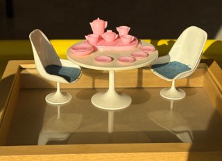 Set de té rosa para casa de muñecas