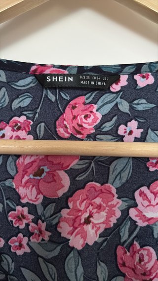 Mono corto SHEIN flores rosas