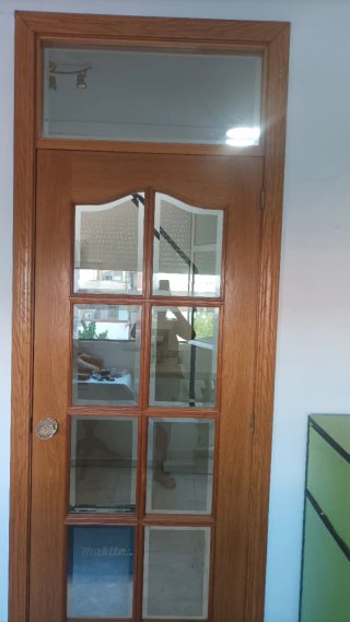 Puerta de salón con cristales