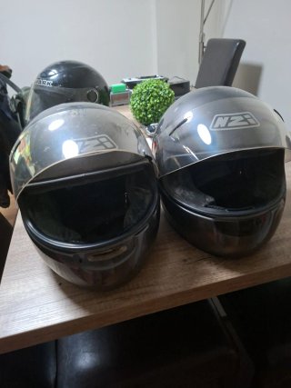 Casco de moto integral NZI  20 cada uno Los dos 30