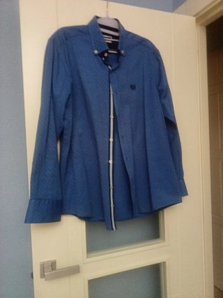 Camisa azul estampada