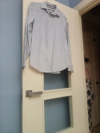 Camisa de rayas azules y blancas