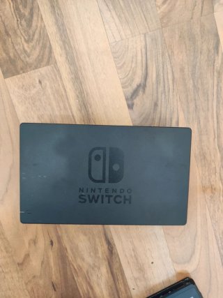 Nintendo Switch + Zelda + 4 Joy-Con