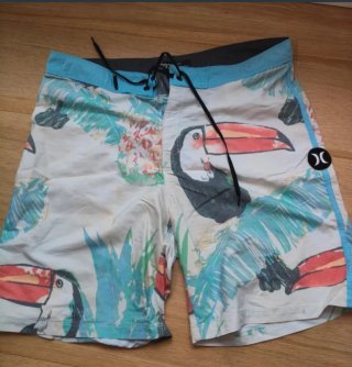 Boardshorts Hurley talla 32 con estampado Tucán