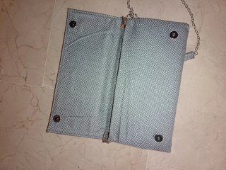 Bolso de fiesta gris con pedrería