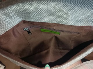 Bolso de fiesta gris con pedrería