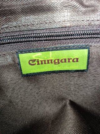 Bolso de fiesta gris con pedrería