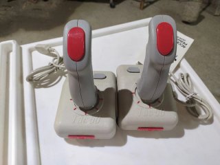 2 Mandos Suncom Tac50 para Atari/Commodore