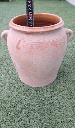 Orza de barro antigua
