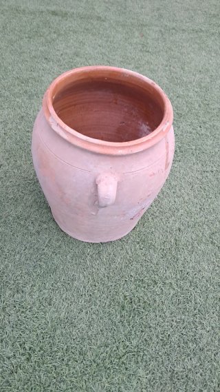 Orza de barro antigua
