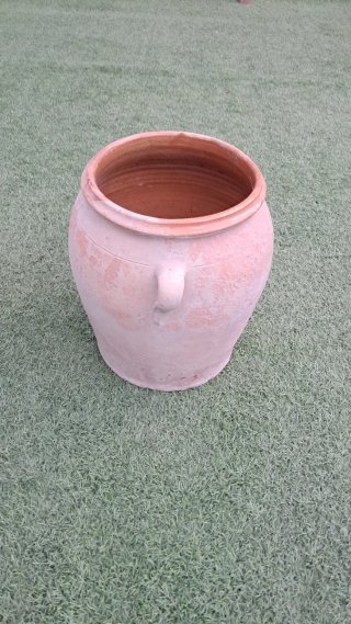 Orza de barro antigua