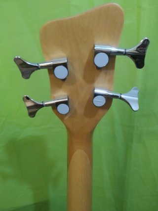 Bajo YBS-2