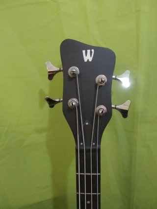 Bajo YBS-2