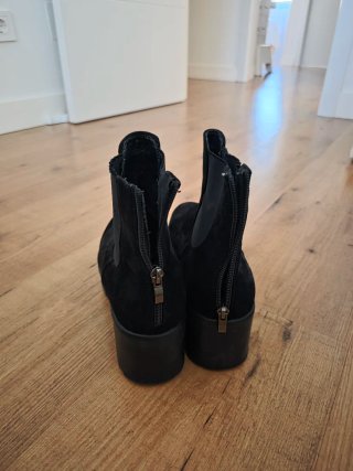 Botines negros de ante