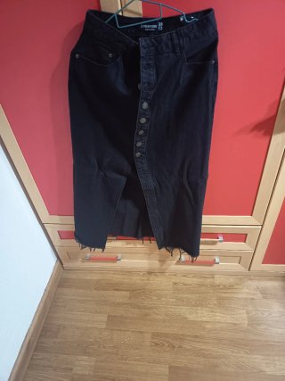 Falda Stradivarius negra talla M