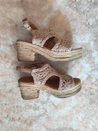 Sandalias de plataforma beige-rosa palo