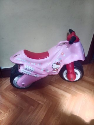 Moto correpasillos Hello Kitty rosa