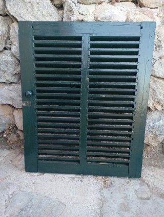 Persiana exterior de madera estilo mallorquina