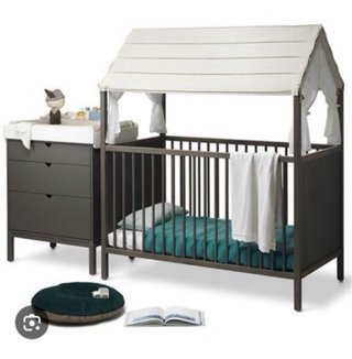 Cuna Stokke diseño casita