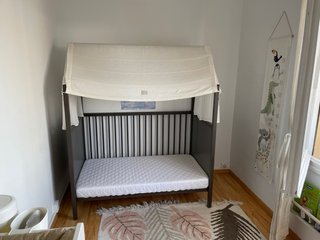 Cuna Stokke diseño casita
