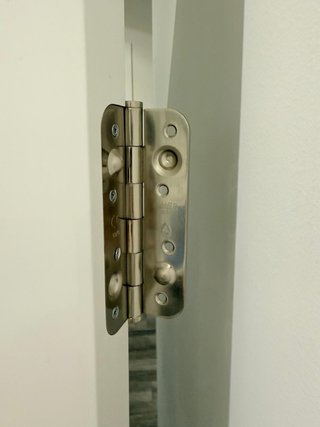 Puerta exterior madera maciza con cierre seguridad