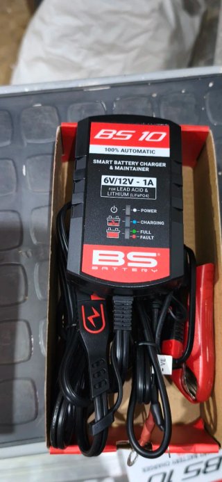 Cargador y mantenedor de baterías BS 10