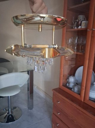 Lámpara de techo dorada y cristal