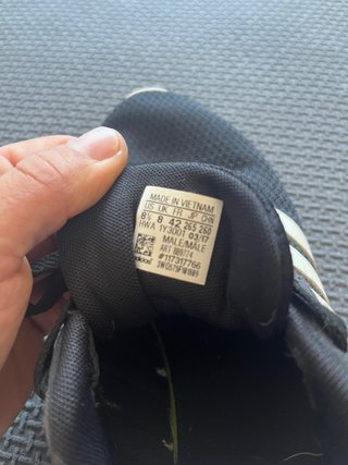 Zapatillas Adidas Negras y Blancas
