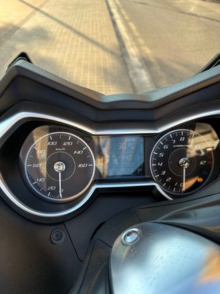 Yamaha XMAX TECH MAX verde oscuro grisaceo