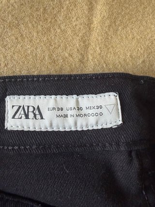 Bermudas Zara negras
