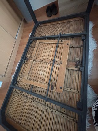 Mesa de jardín madera y metal con cuatro sillas