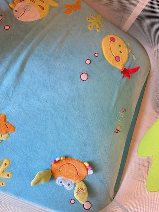 Parque infantil con juegos