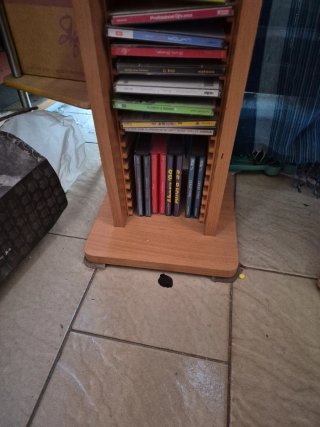 Mueble porta CD de madera 51cd