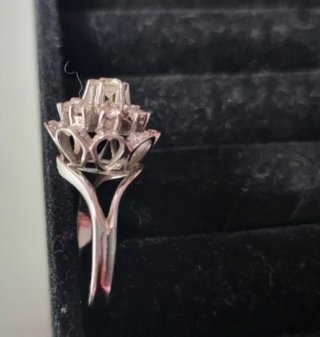 Anillo oro blanco y 9 diamantes