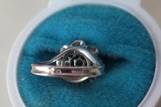 Anillo oro blanco y 9 diamantes