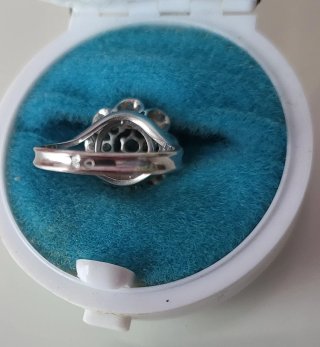 Anillo oro blanco y 9 diamantes