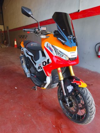 Honda X-ADV Naranja y Blanca