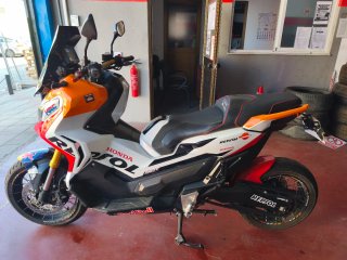 Honda X-ADV Naranja y Blanca