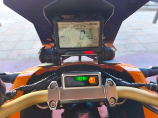 Honda X-ADV Naranja y Blanca