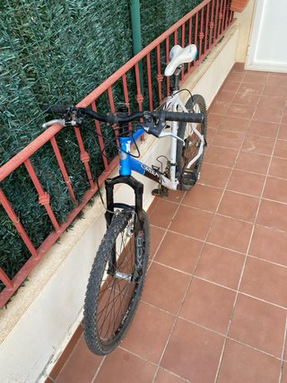 Bicicleta Orbea Azul y Blanca