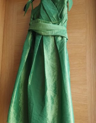 Vestido fiesta verde lazo.