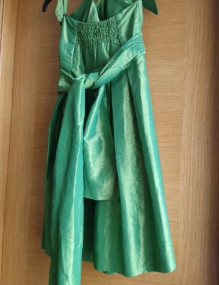 Vestido fiesta verde lazo.